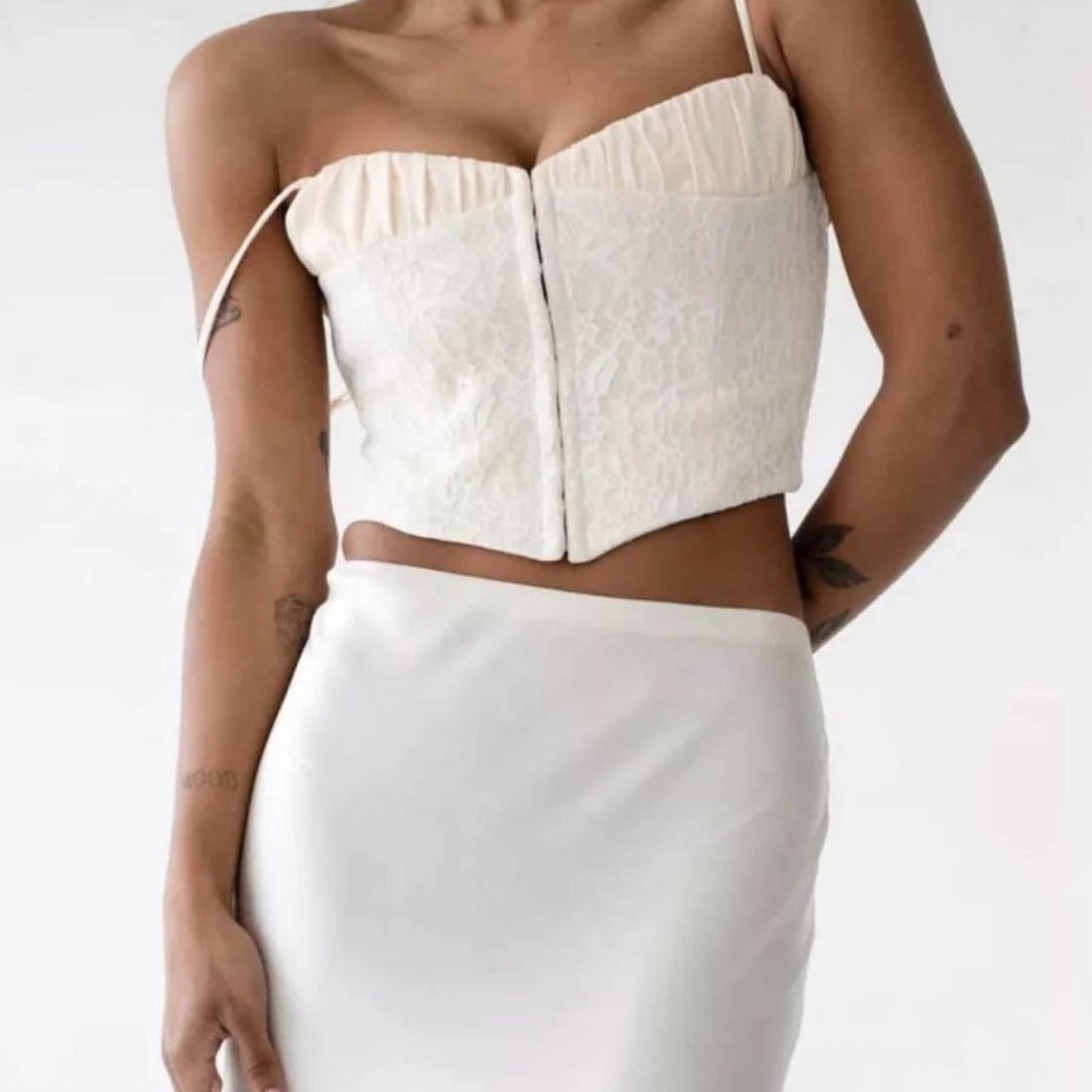 Rumored Versailles Corset in White Lace and Ivory